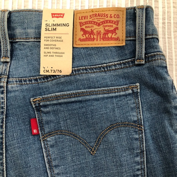 NWTs Levi’s slimming slim jeans - Picture 3 of 4